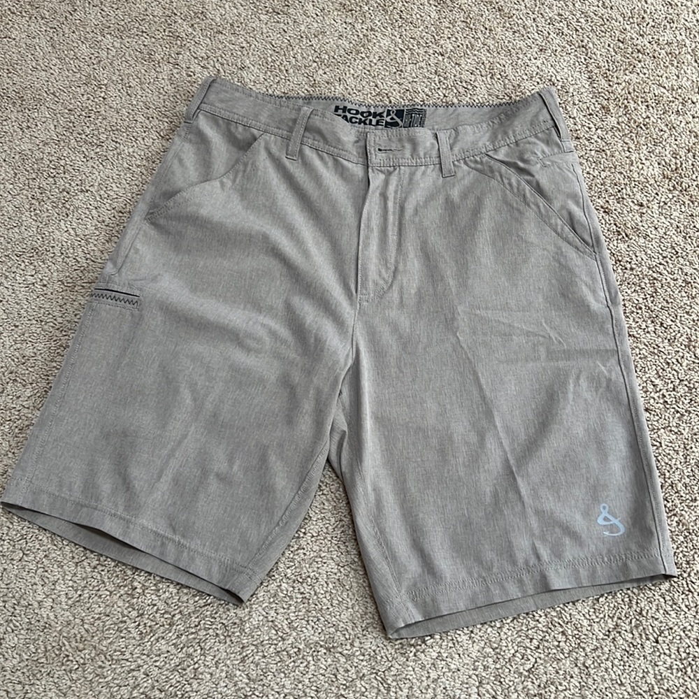Hook and Tackle mens SZ 30, hybrid fishing shorts.